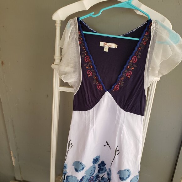 EUC AXYEH gorgeous well-made white / blue floral lined (S) - Picture 7 of 7